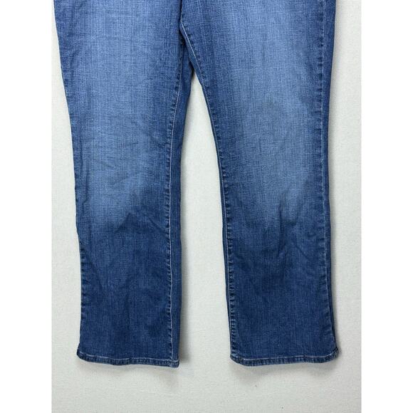 Levi’s Womens 590 Bootcut Medium Blue Denim Jeans Plus Size 18W Flap Pockets - Picture 2 of 16